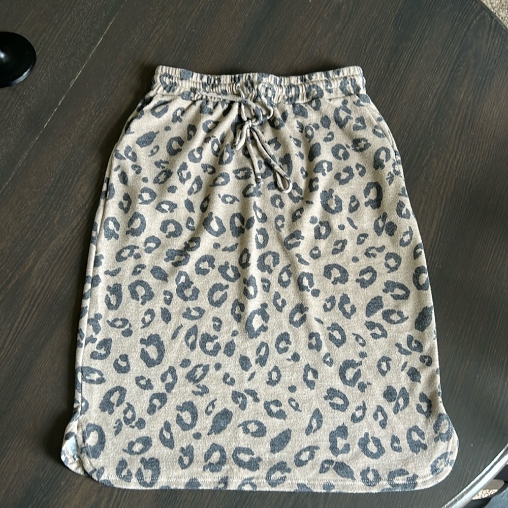 Leopard Casual Knee Length Skirt Size Small
